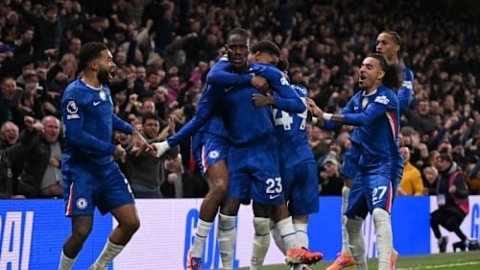 10-man Chelsea hold Arsenal to 1-1 draw in Premiere League