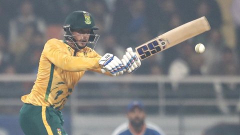 2nd T20I: Quinton de Kock's dazzling 90 takes South Africa to 213/4