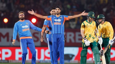 3rd T20I: Varun, Arshdeep star as India skittle South Africa for 117 in chilly conditions