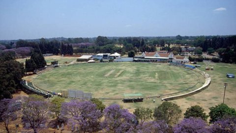 जब गेंद से टेस्ट मैच के बीच में पिच में हो गया छेद और 121 मिनट रुका खेल, इंटरनेशनल क्रिकेट का अनोखा 