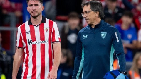 Athletic Bilbao lose Spain international Laporte for two months with a hamstring injury