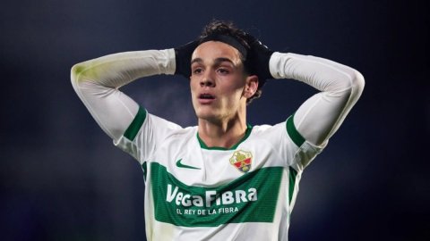 Football: Elche's Barcelona loanee Hector Fort sidelined after shoulder operation