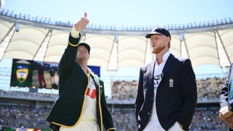  Ashes 2025-26: ऑस्ट्रेलिया के खिलाफ गाबा में इंग्लैंड ने पहले चुनी बल्लेबाजी,13 साल बाद प्लेइंग XI 