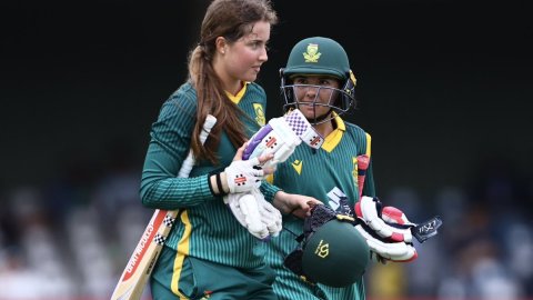 पहला वनडे: लुस-स्मिट की अटूट साझेदारी, साउथ अफ्रीकी महिलाओं ने आयरलैंड को 7 विकेट से रौंदा
