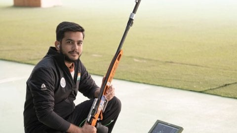 आईएसएसएफ वर्ल्ड कप फाइनल में ऐश्वर्य तोमर ने साधा सिल्वर पर निशाना