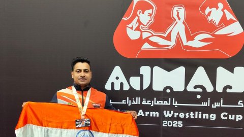 एशियन पैरा आर्म रेसलिंग कप: श्रीमंत झा ने सिल्वर मेडल जीतकर बढ़ाया देश का मान