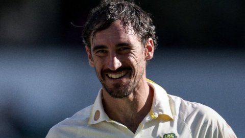 ब्रिसबेन टेस्ट: गेंद के बाद बल्ले से चमके मिचेल स्टार्क, ऑस्ट्रेलिया ने 177 रन की बढ़त बनाई