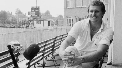 इंग्लैंड के पूर्व बल्लेबाज रॉबिन स्मिथ का 62 साल की उम्र में निधन