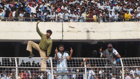 लियोनल मेसी इवेंट मामला: कलकत्ता हाईकोर्ट ने बंगाल सरकार को सोमवार तक रिपोर्ट जमा करने का निर्देश दि