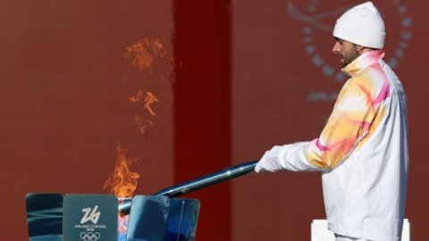 मिलान-कॉर्टिना 2026 शीतकालीन ओलंपिक गेम्स के लिए मशाल रिले रोम में शुरू