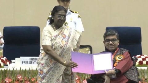 राष्ट्रपति द्रौपदी मुर्मू ने अंतर्राष्ट्रीय दिव्यांगजन दिवस के मौके पर दिव्यांगों को राष्ट्रीय पुरस्