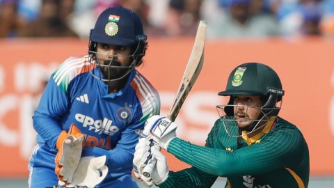 क्विंटन डी कॉक का शतक, दक्षिण अफ्रीका ने भारत को दिया 271 रन का लक्ष्य 