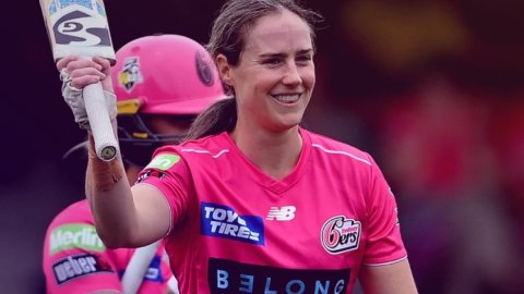 महिला बिग बैश लीग: एल्सी पेरी का शतक, रोमांचक मुकाबले में सिडनी सिक्सर्स ने एडिलेड स्ट्राइकर्स को 1 