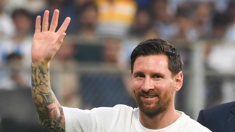 Messi lands in Delhi for final stop of his G.O.A.T Tour