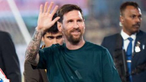 Messi reaches Mumbai for third pit stop of 'GOAT Tour'