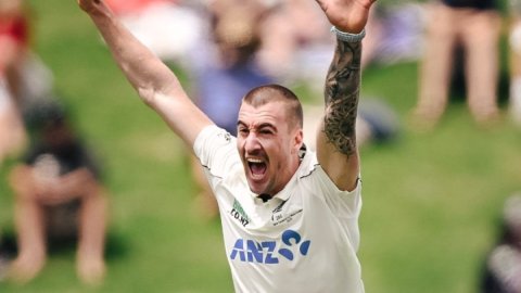 NZ v WI: Tickner stretchered off with suspected shoulder dislocation on Day 1 of Wellington Test