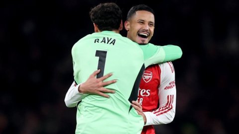 Premier League: Arsenal thrash Villa to end year 5 points clear at the top