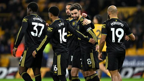 Premier League: Fernandes stars as Man Utd beat Wolves to go sixth