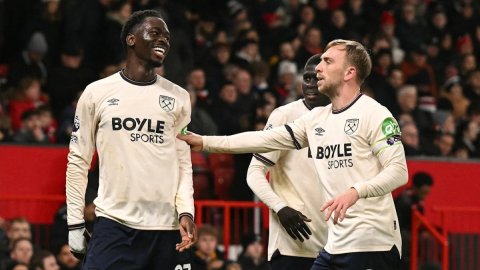 Premier League: Late Magassa goal helps West Ham hold Man Utd to 1-1 draw