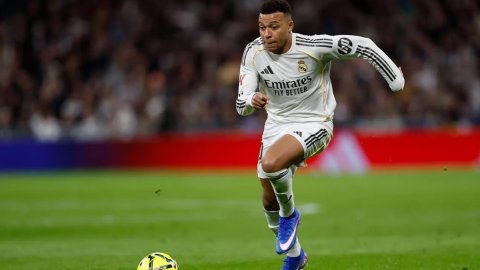 Real Madrid's Kylian Mbappe suffers a knee injury, likely to be out for three weeks