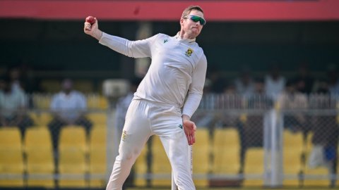 Simon Harmer bags ICC men’s player of the month award for November