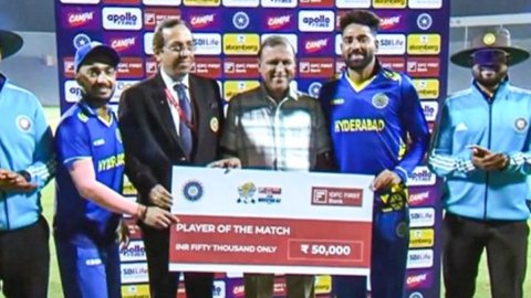 Mohammed Siraj ने जीता दिल, टीम को मैच जिताने के बाद साथी खिलाड़ी के साथ शेयर किया प्लेय़र ऑफ द मैच अ