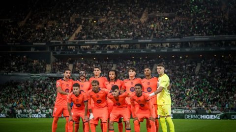 Torres' hat-trick powers Barcelona past Betis in La Liga