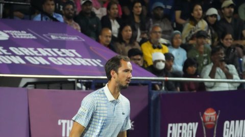 WTL: Suresh stuns Medvedev in thriller to secure final spot (Ld)