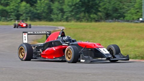 61 entries for round 3 of National 4W Racing Championship