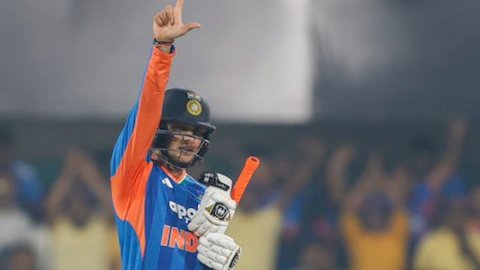 अभिषेक शर्मा ने रचा इतिहास, हार्दिक पांड्या का रिकॉर्ड तोड़ते हुए बने भारत के लिए दूसरे सबसे तेज पचा