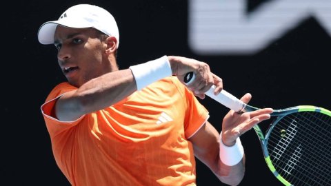 Aus Open: Auger-Aliassime retires mid-way, De Minaur wins; Pegula prevails