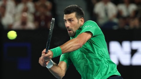 Aus Open: Djokovic gets walkover into quarterfinals after Mensik withdraws with injury