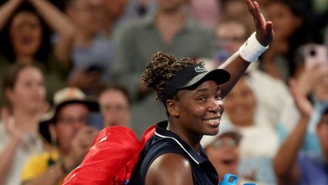 Aus Open: Venus Williams bows out in first round after loss to Olga Danilovic