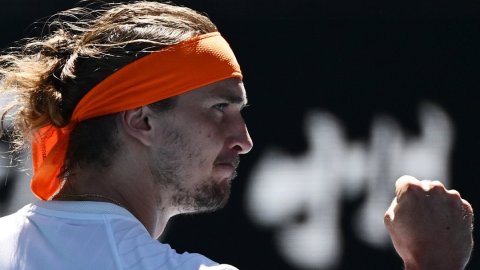 Australian Open: Zverev overcomes Diallo challenge to reach second round