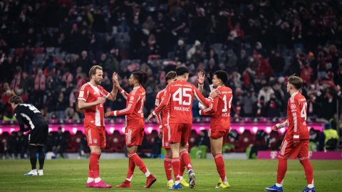 Bayern rout Wolfsburg to tighten grip on Bundesliga summit