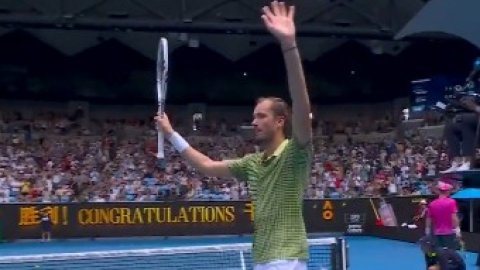 ऑस्ट्रेलियन ओपन: डेनियल मेदवेदेव ने जेस्पर डी जोंग को हराकर दूसरे दौर में जगह बनाई 