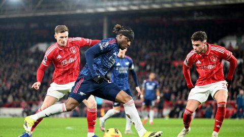 Premier League: Perfect start for Carrick with derby win, Arsenal held by Nottingham Forest