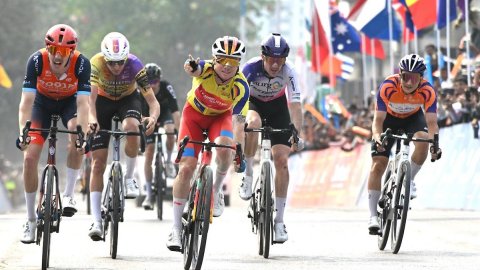 Pune Grand Tour 2026: Mudgway rules the Maratha Heritage Circuit, extends hold on Yellow Jersey