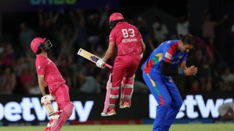 SA20 2025-26: Sikandar Raza ने आखिरी गेंद पर छक्का जड़कर रॉयल्स को दिलाई रोमांचक जीत,फिर खुद दिया गज