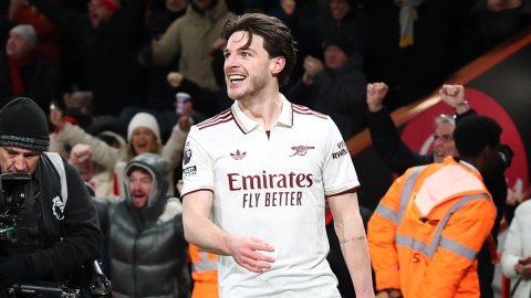 Rice scores brace as Arsenal go six clear in Premier League