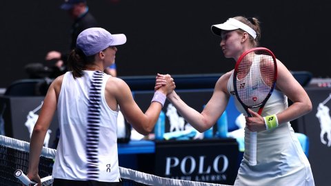 Rybakina decimates Swiatek in Aus Open quarterfinals