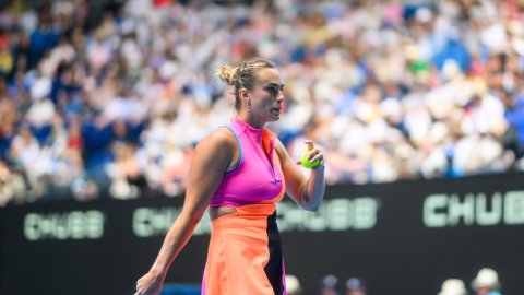 Sabalenka eases into Australian Open third round