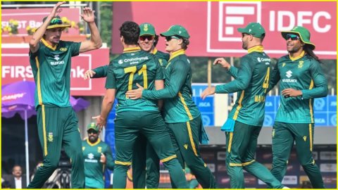 South Africa को लगा डबल झटका! T20 World Cup से बाहर हुए ये दो घातक खिलाड़ी; Ryan Rickelton और Trista