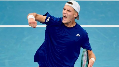 United Cup: Mensik downs Ruud as Czechia seal win over Norway