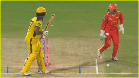 Kiran Navgire को किस्मत से मिला धोखा! आप भी देखिए Wide बॉल पर कैसे हो गईं OUT; देखें VIDEO