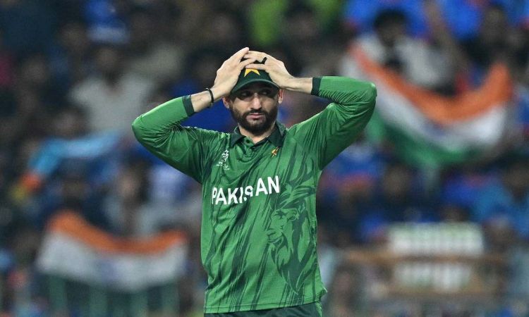 Pakistan coach says dressing room hurting after India capitulation