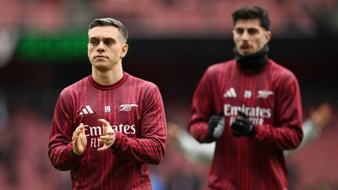 Arsenal nine points clear in Premier League after beating Sunderland