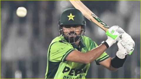 3 चौके 1 छक्का और 50 रन! Babar Azam ने लाहौर में अर्धशतक ठोककर रचा इतिहास, Virat-Rohit भी नहीं बना प