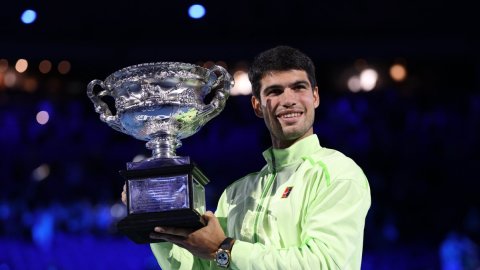 ऑस्ट्रेलियन ओपन: अल्कराज ने तोड़ा जोकोविच का सपना! मेंस सिंगल्स का खिताब जीतकर इतिहास रचा