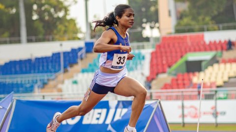 सड़कों पर नंगे पांव दौड़ने से लेकर ओलंपिक तक का सफर, साहस की मिसाल हैं दुती चंद